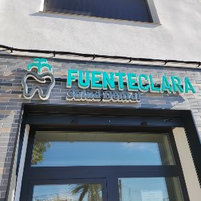 093 Foto 1 fuente clara dentista